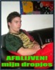   Deze foto zit op zijn droptrommel: 
 AFBLIJVEN mijn dropjes 